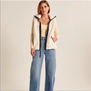 Abercrombie & Fitch Womens Cloud Sherpa Vest Small White Black Trim Full Zip